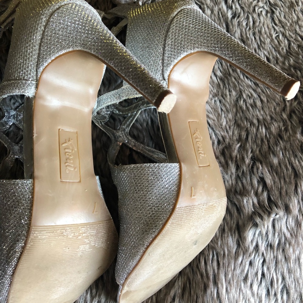 Very sparkly! 👠👠 - Picture 5 of 9